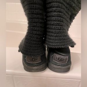 Black knit Uggs